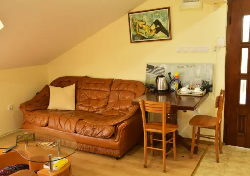 Trokrevetni apartman “Gornji Pogled”